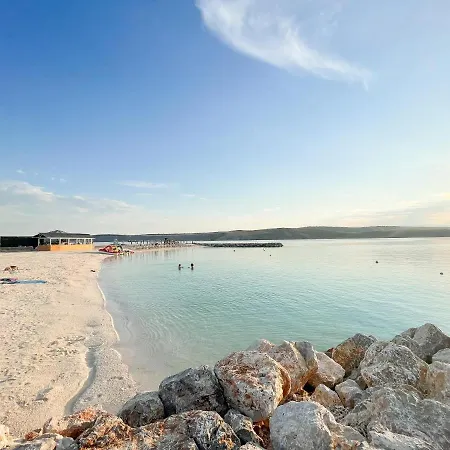 Azzuro Bay