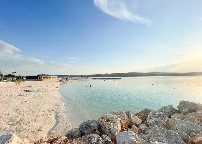 Azzuro Bay